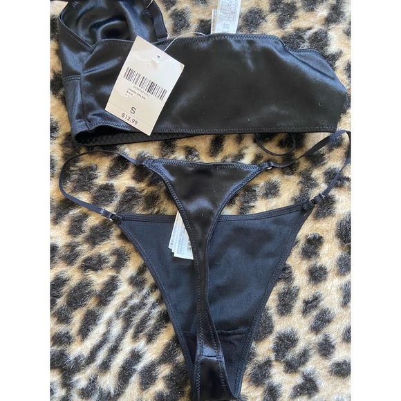 NEW! RARE! Forever 21 Black Satin with Rose Rosettes Bralette and Underwear Set - Picture 2 of 9